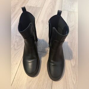 Blondo Black Women Chelsea Waterproof Boots